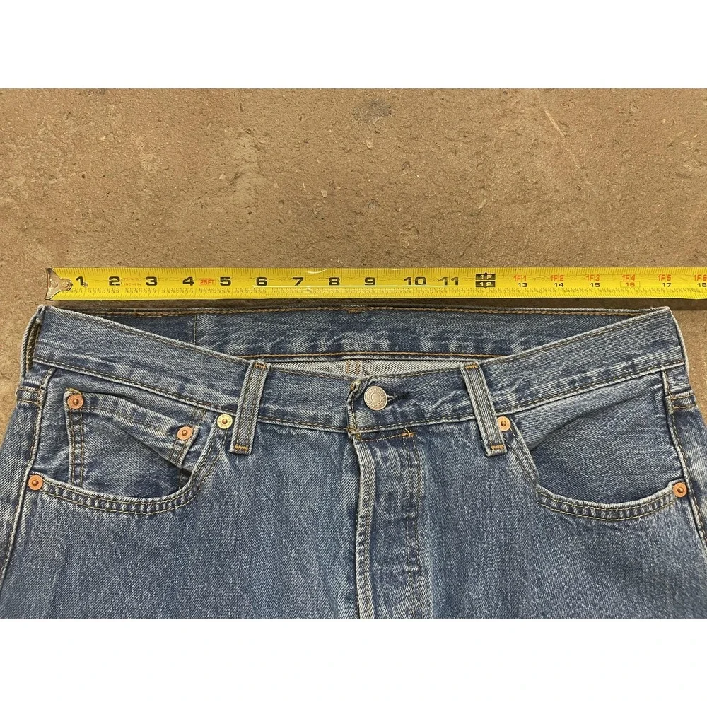 Levis 501 Jeans‎ Mens 34x31 Medium Blue Denim Regular Straight Leg Button Fly